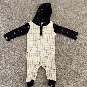 L’oved baby outfit, size 9-12 months